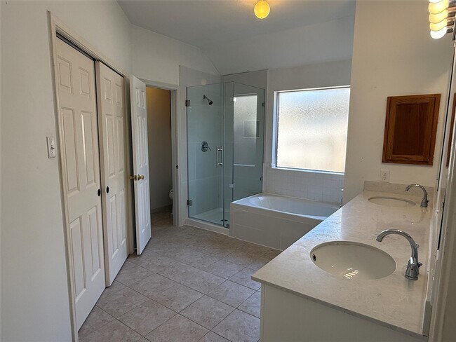 Building Photo - 2830 Burgess Hill Ct