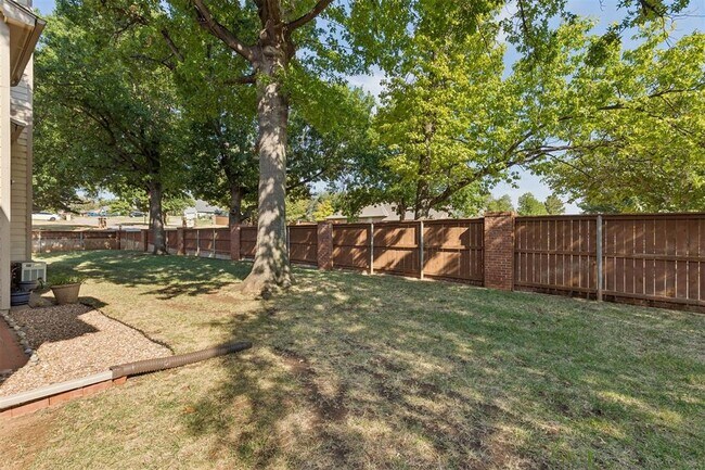 Building Photo - 11819 Red Oak Way