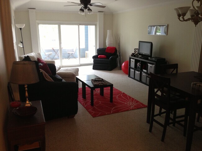 Primary Photo - 300 E Park Ave