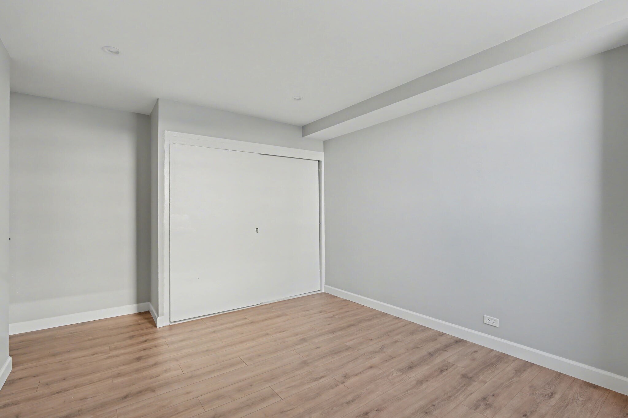 Building Photo - 3950 N Lake Shore Dr