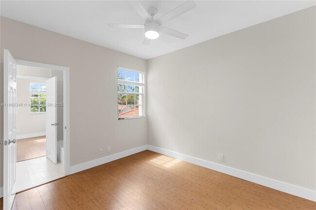 Building Photo - 1081 Sorrento Dr
