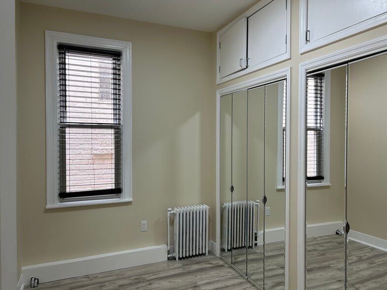 Building Photo - 536 44th St