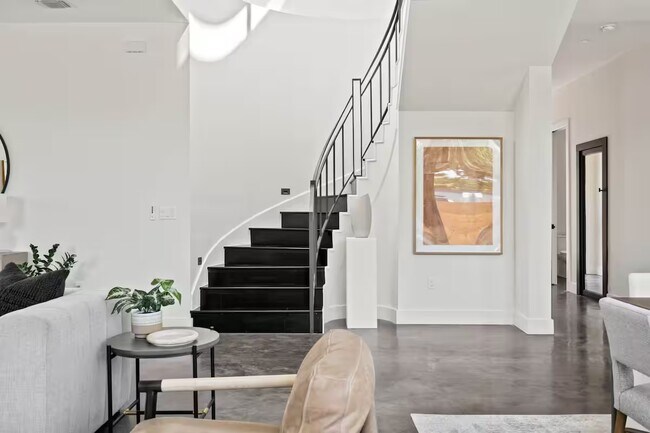 Building Photo - 2109 Barton Hills Dr