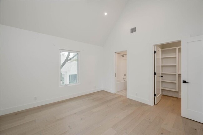 Building Photo - 1206 Justin Ln