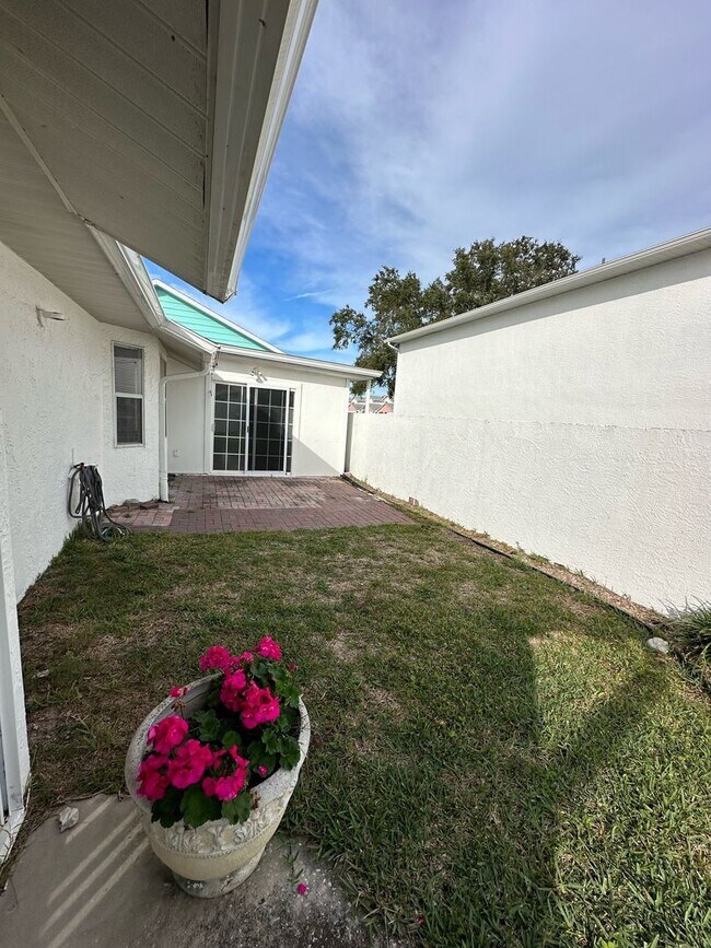 Building Photo - 2BD / 2BA SUNTREE VILLA HOME