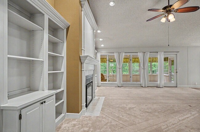 Building Photo - Lake Balboa Area| Home| Unfurnished
