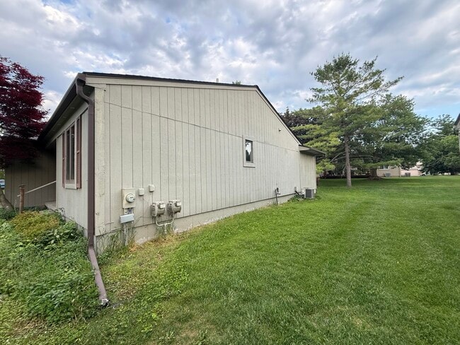 Building Photo - 741 Woods Ct