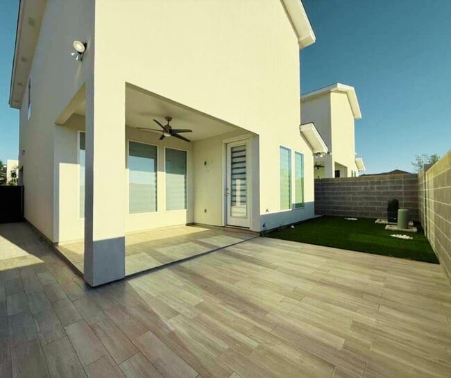 Building Photo - 7506 Cresta Bella St