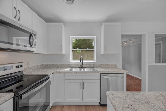 Building Photo - 3211 Torres Ave