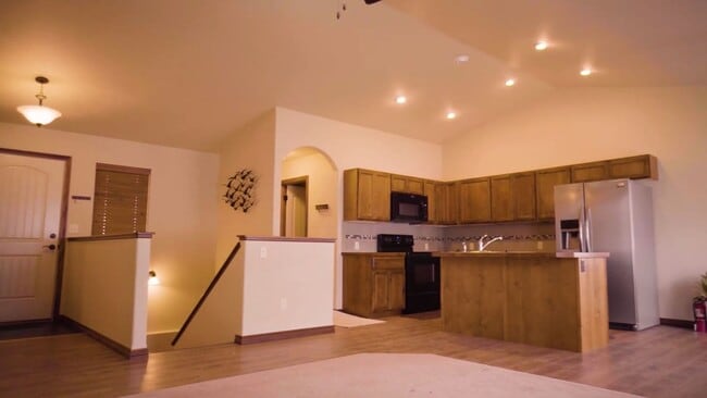 Building Photo - Spacious 3 bed, 2 Bath Wellington Home!