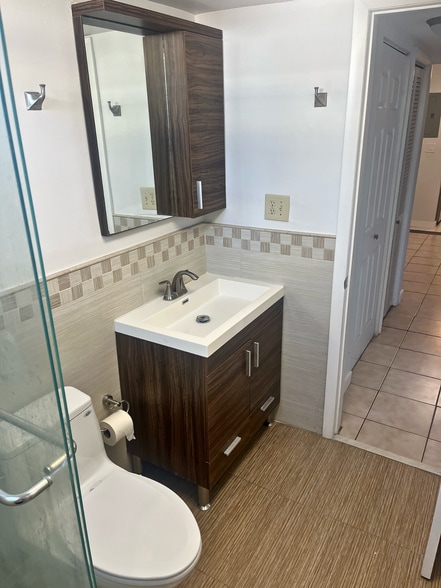 Bathroom - 921 Jefferson Ave