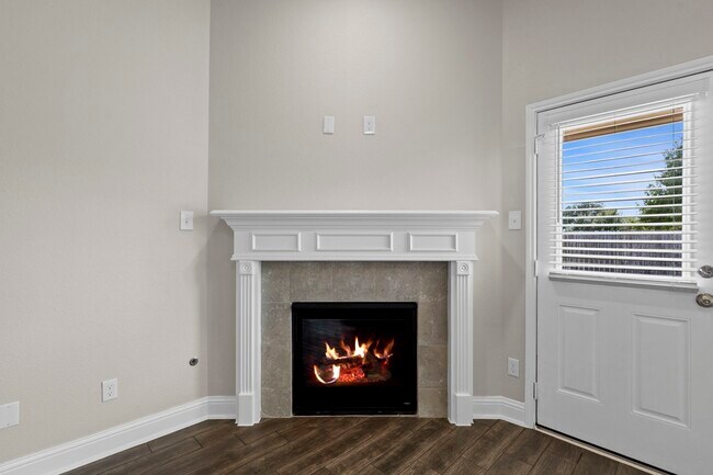 Building Photo - 15323 Holloway Hls Trl