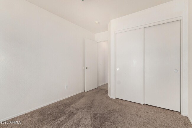 Building Photo - 2129 E Danbury Rd