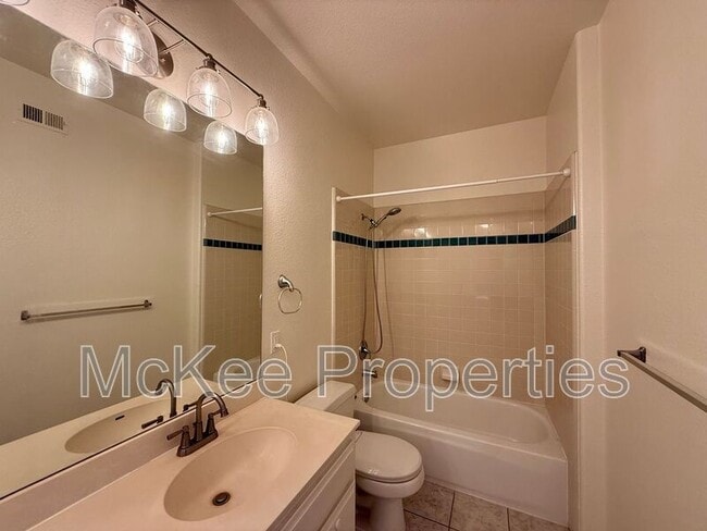 Building Photo - 4734 E Mountain View Dr
