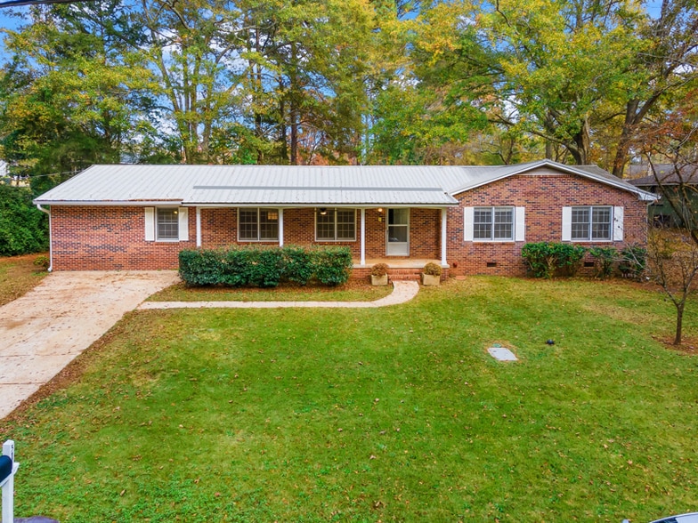 Primary Photo - 311 Hillcrest Ct