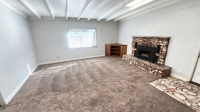 Primary Photo - 2583-2585 S 700 E