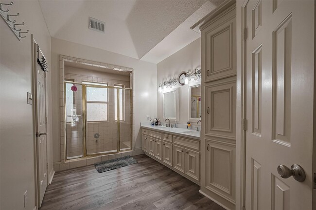 Building Photo - 17102 Misty Creek Dr