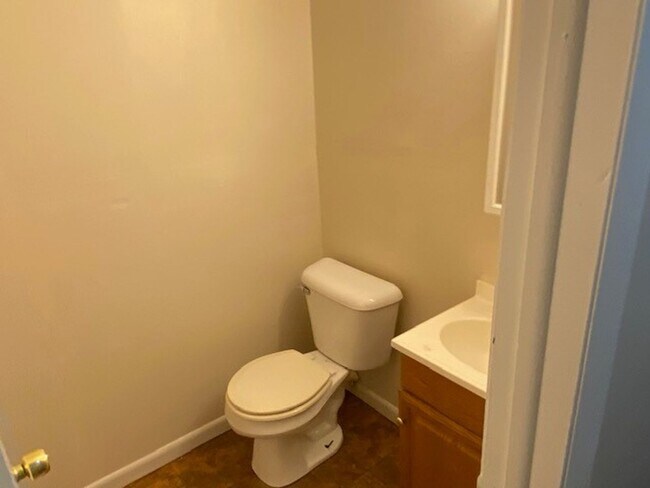 Building Photo - 3 Bedroom Ranch Home