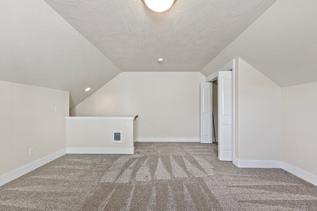 Building Photo - 886 S St