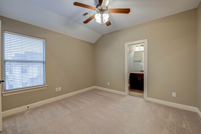 Building Photo - Welcome to this stunning 3-bedroom, 3.5-ba...