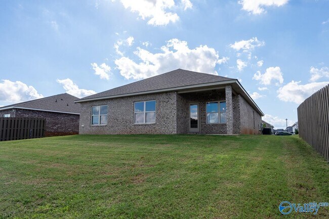 Building Photo - 106 Elaina Grey Ct