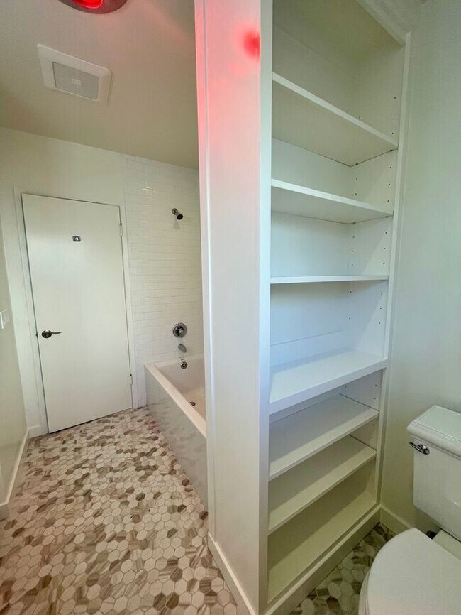 Building Photo - Updated Two Bedroom Home - Available October