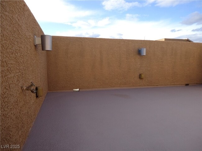 Building Photo - 8954 Fox Season Ave