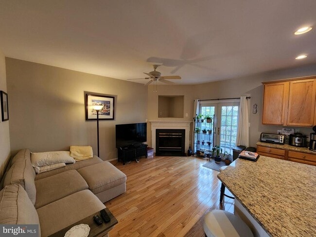 Building Photo - 47706 Bowline Terrace