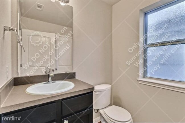Building Photo - 4611 Graceful Ln
