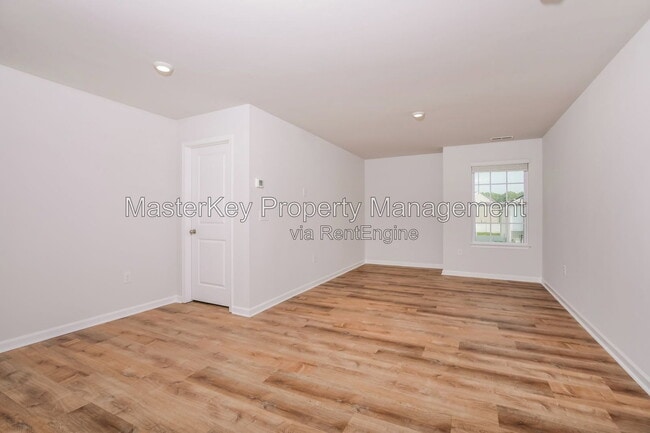 Building Photo - 633 Birchhead Dr