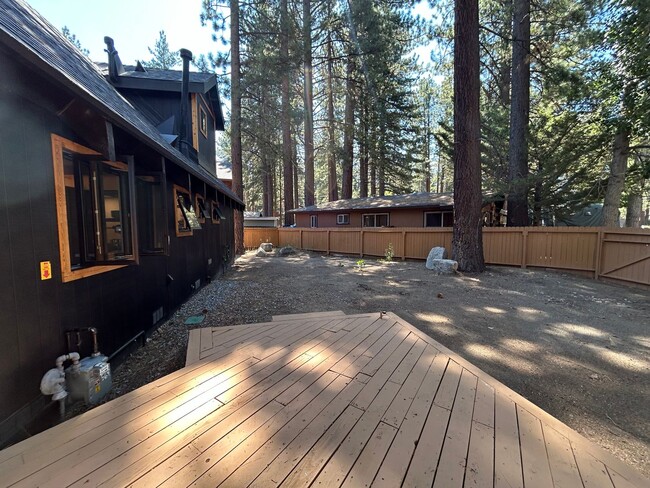 Building Photo - Fully Furnished, Beautifully Remodeled Cha...