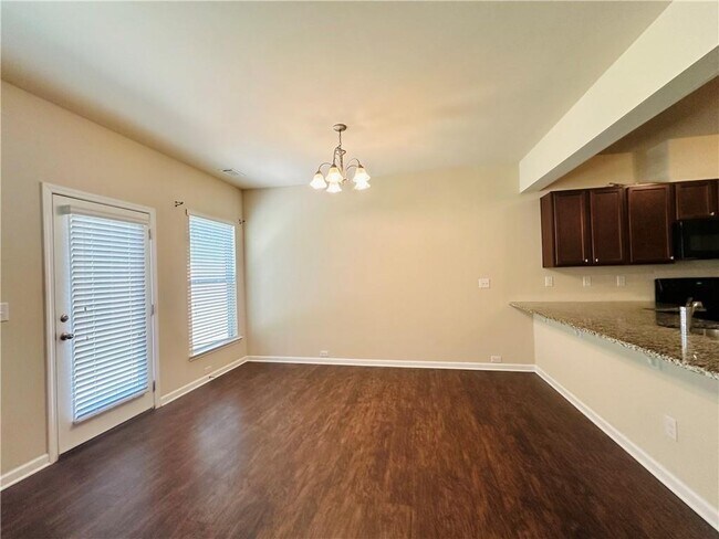 Building Photo - 244 Highland Pointe Cir E