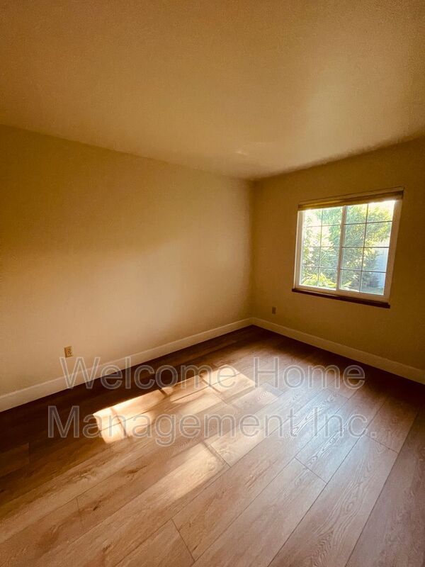 Building Photo - 3945 Euclid Ave