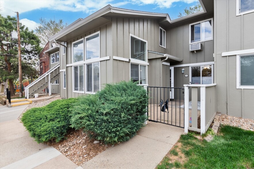 Building Photo - 857 S Van Gordon Ct