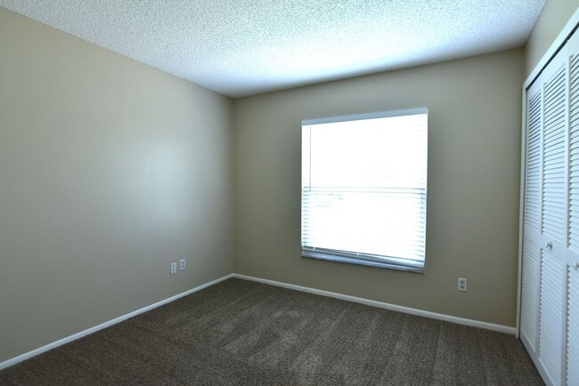 Building Photo - Water view 3/2 in Alafaya Woods. UPDATED k...