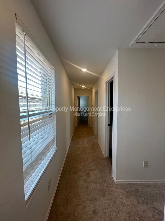 Building Photo - 14810 Razorbill Dr