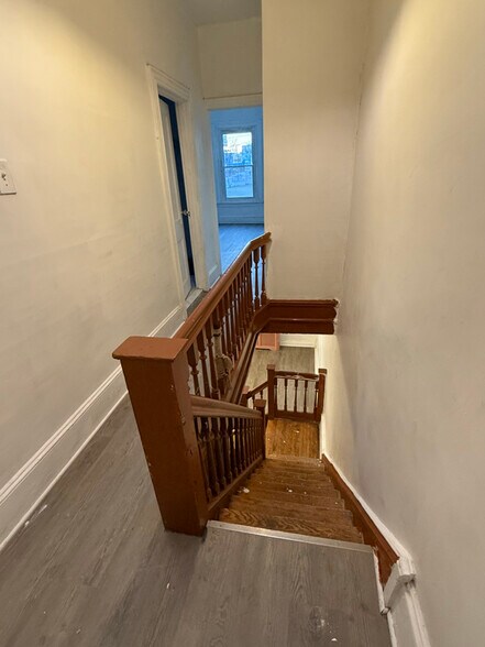 Building Photo - 17 Farragut St