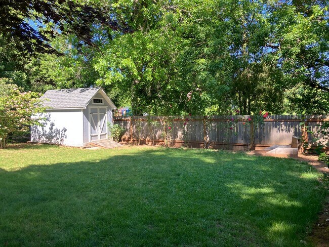 Building Photo - Cozy Three Bedroom Home in South Salem