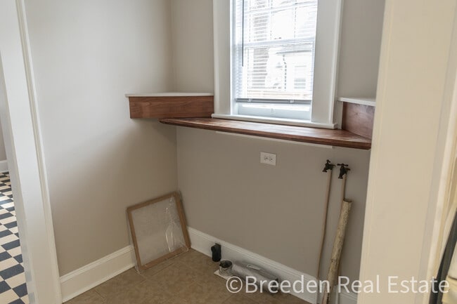 Building Photo - 215 Lenoir St