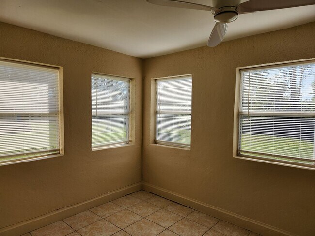 Building Photo - 1125 Alvin Ave