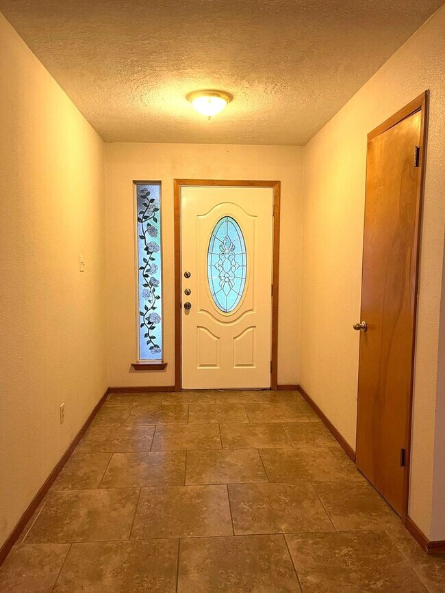 Building Photo - 917 Seminole Dr