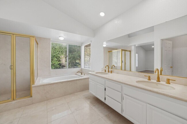 Building Photo - SPACIOUS 4 BEDROOM, 3 BATH HOME WITH 3-CAR GARAGE!