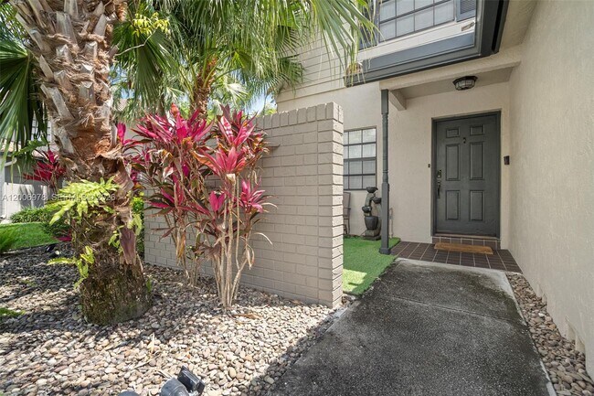 Building Photo - 9161 Vineyard Lake Dr