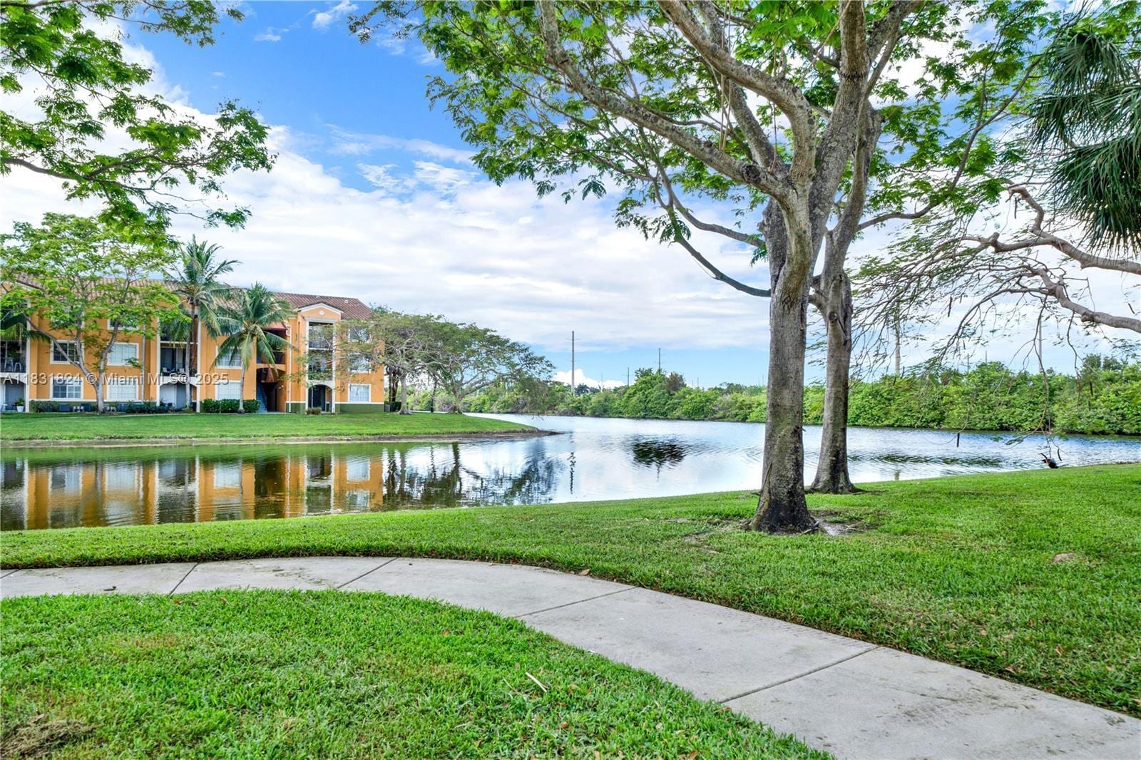 Building Photo - 2080 W Preserve Way