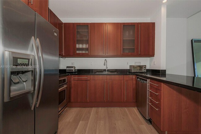 Building Photo - 2301 Collins Ave