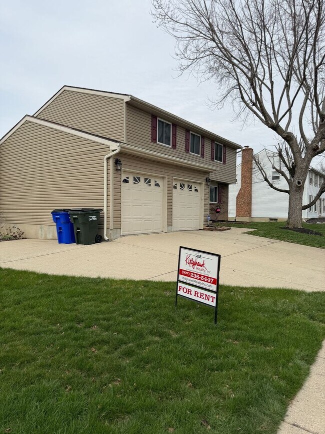 Building Photo - Great Four Bedroom Huber Home