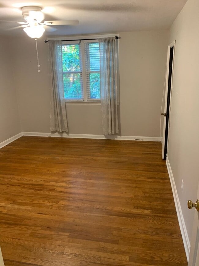 Building Photo - Charming Trolley Area Brick Townhome