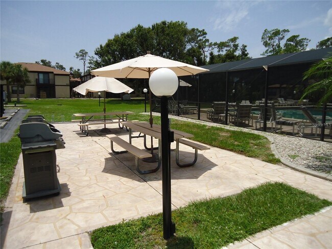 Building Photo - Cedarwood Condominiums