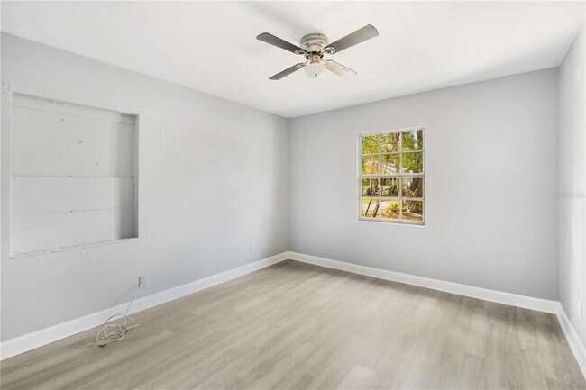 Building Photo - 6013 N Otis Ave