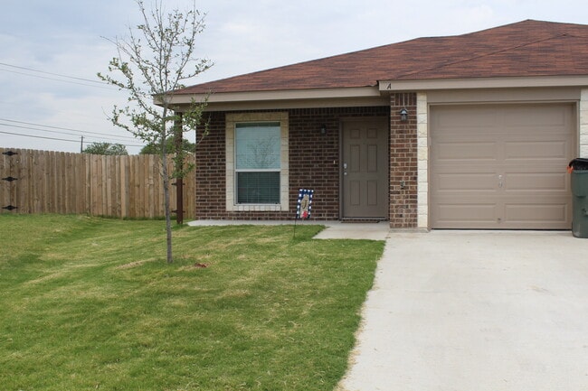Building Photo - 1535 Justin Lp